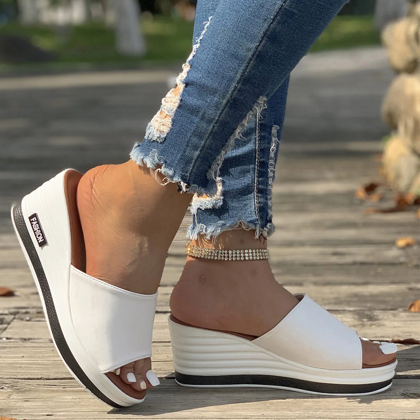 Summer Beach Thick Sole Slippers Women Thick Platform Indoor Home Slides Woman Non Slip Bathroom Flip Flops 2025
