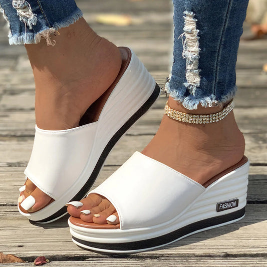 Summer Beach Thick Sole Slippers Women Thick Platform Indoor Home Slides Woman Non Slip Bathroom Flip Flops 2025