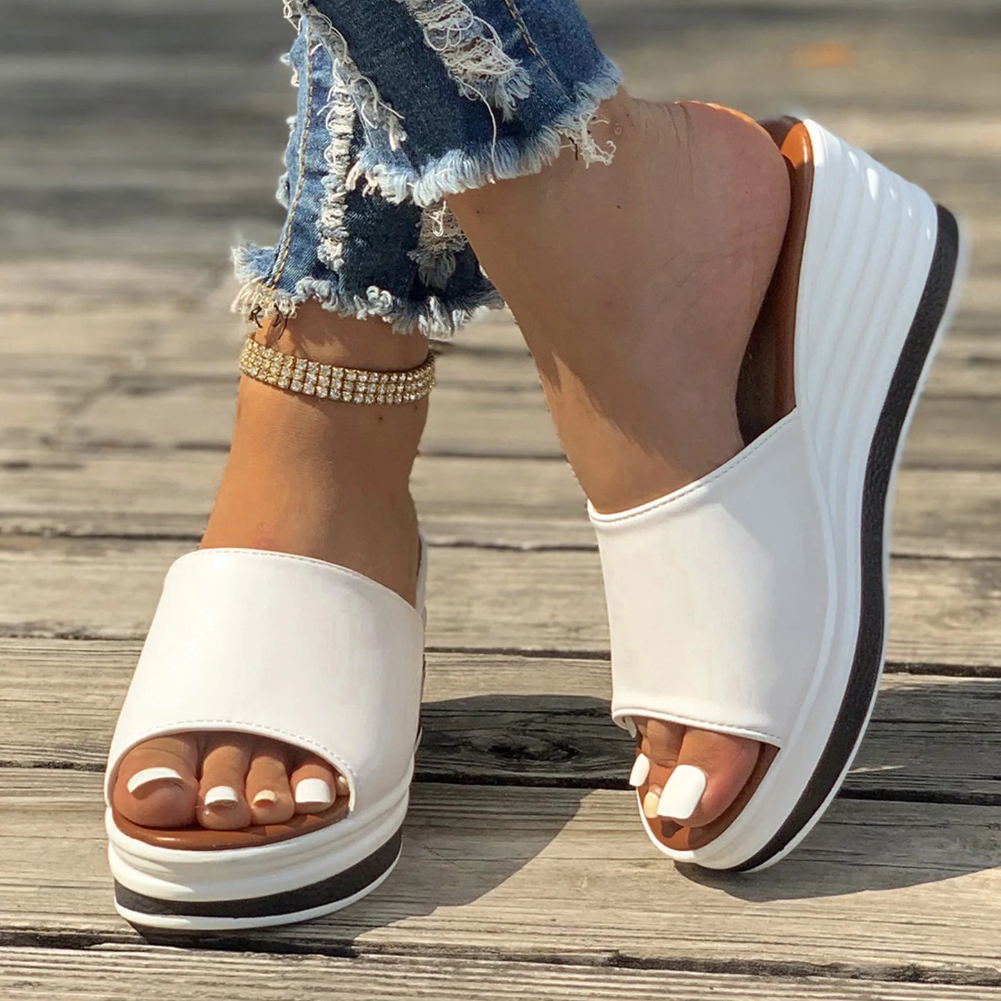 Summer Beach Thick Sole Slippers Women Thick Platform Indoor Home Slides Woman Non Slip Bathroom Flip Flops 2025